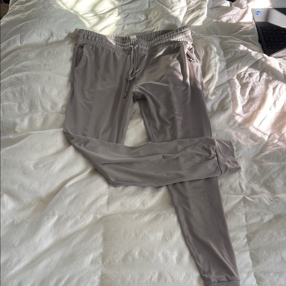 Born primitive jogger